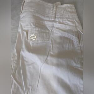 Laura’s petite size 8 white capris